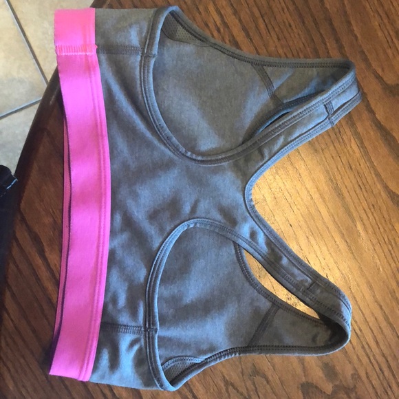 Nike sports bra - Picture 2 of 2